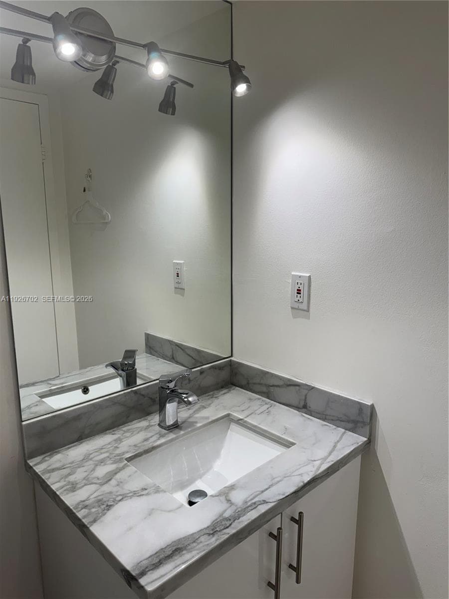 PLAZA OF AMERICAS CONDO P · #226 in Sunny Isles Beach - Photo 5