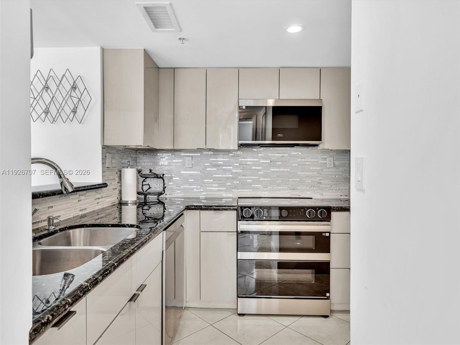 THE FLORIDIAN CONDO · #1605 in Miami Beach - Photo 10