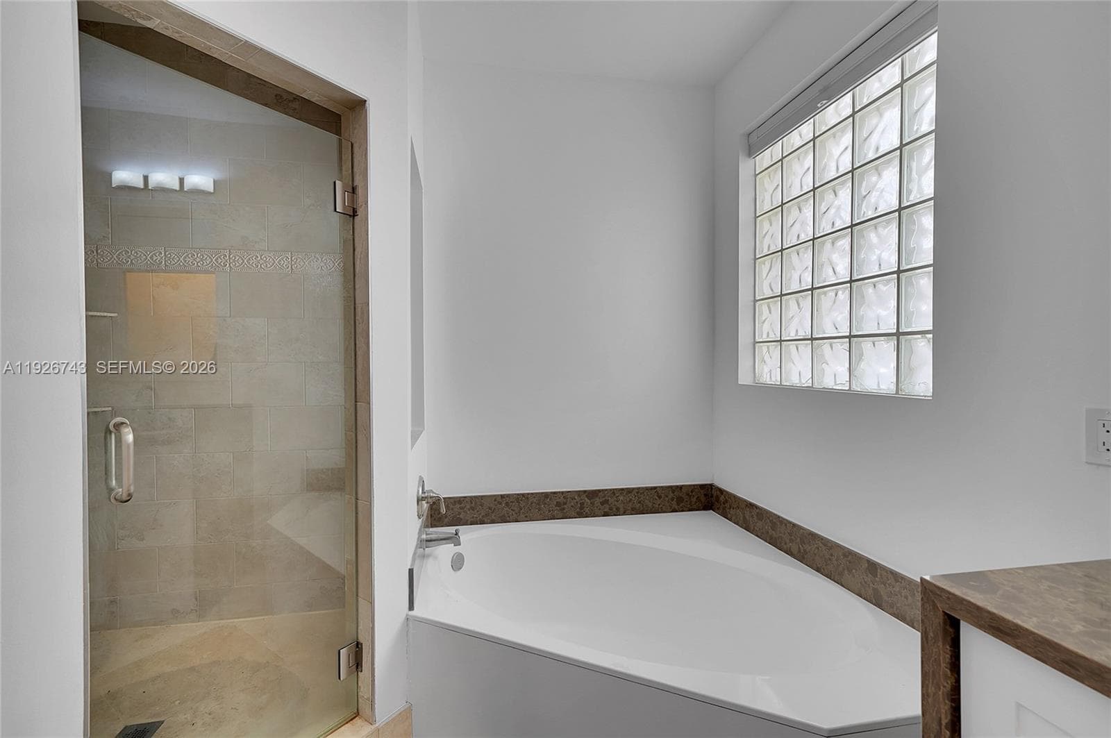 1135 Satinleaf St photo 17
