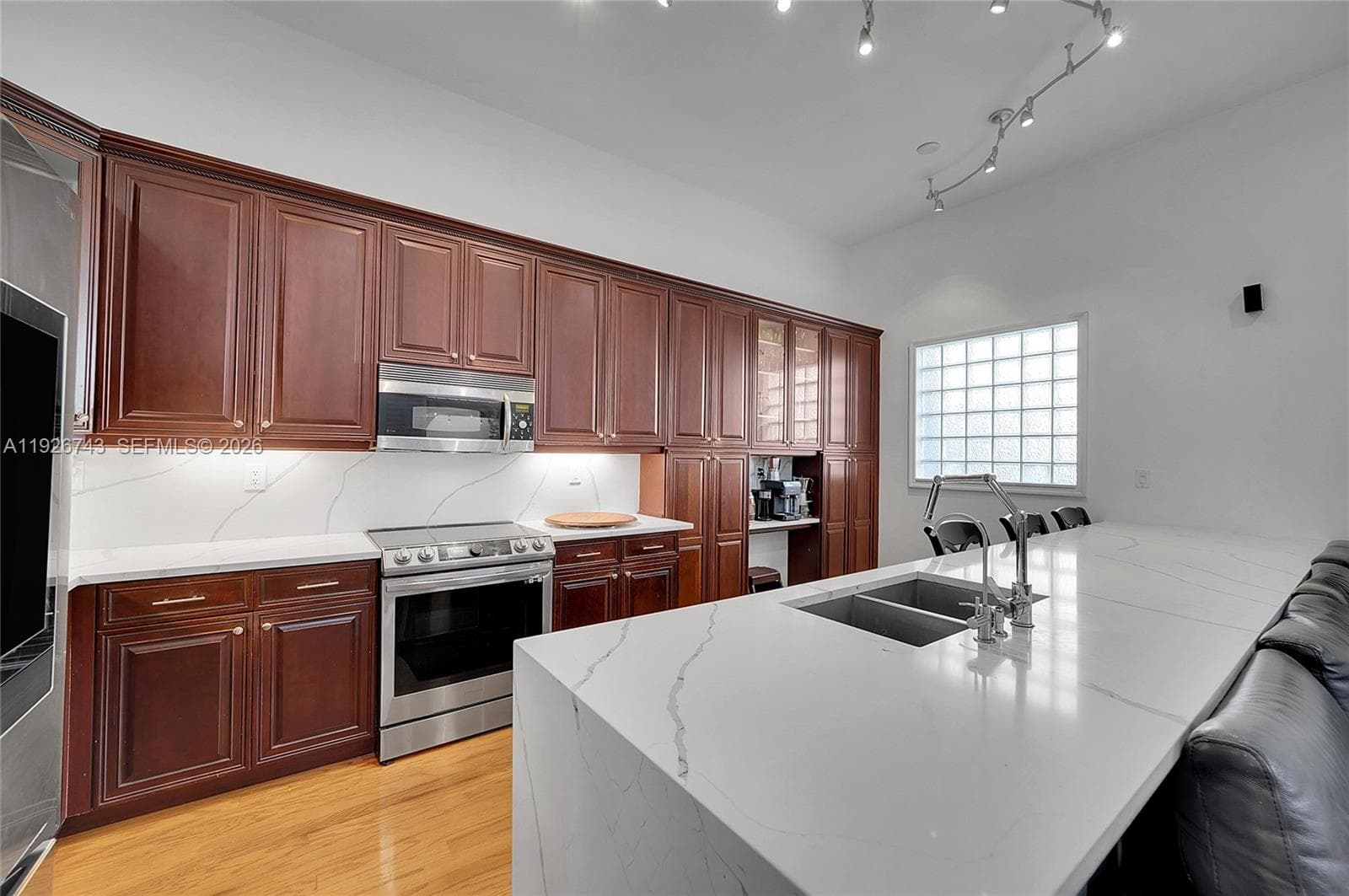 1135 Satinleaf St photo 32