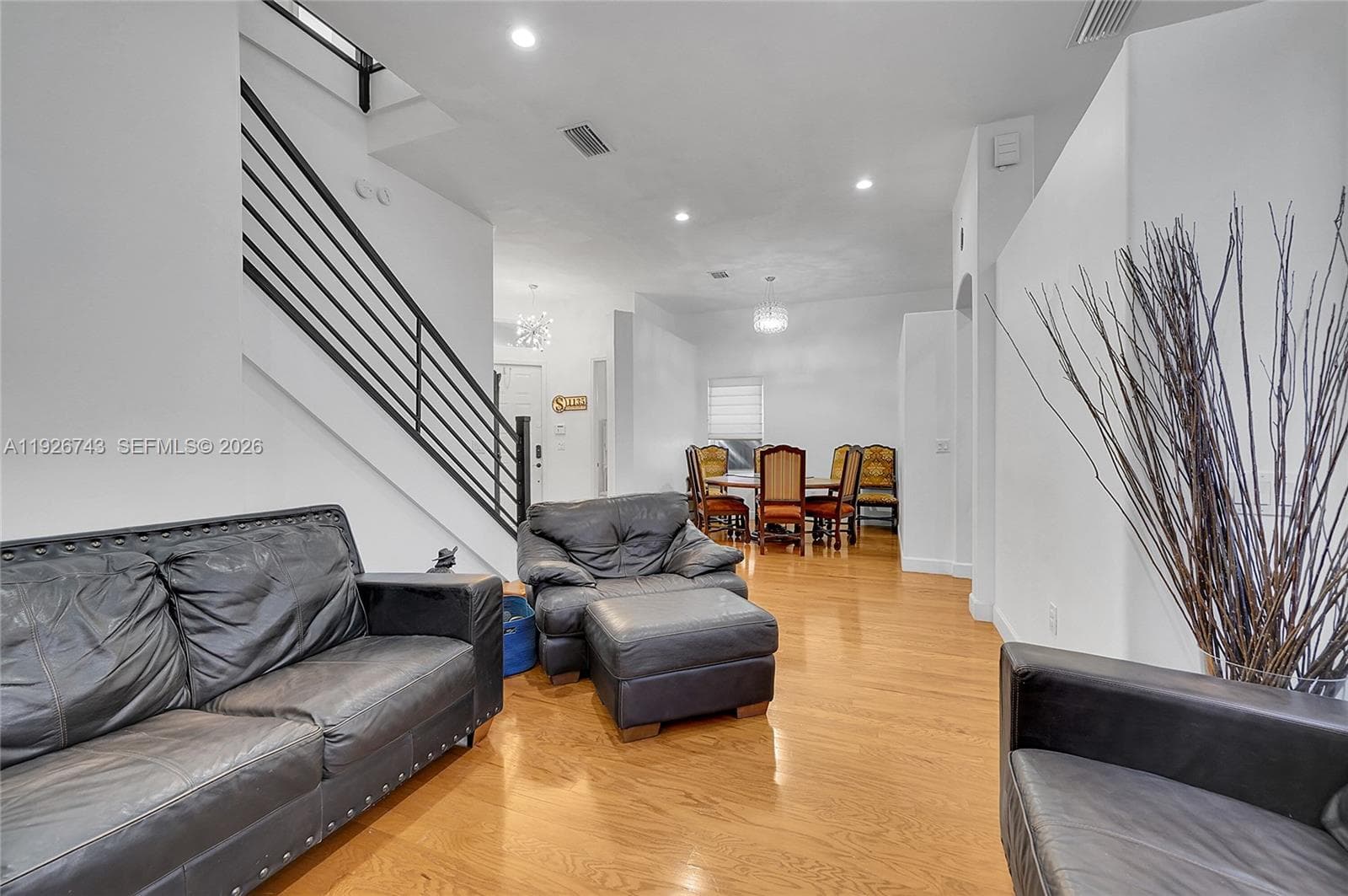 1135 Satinleaf St photo 5