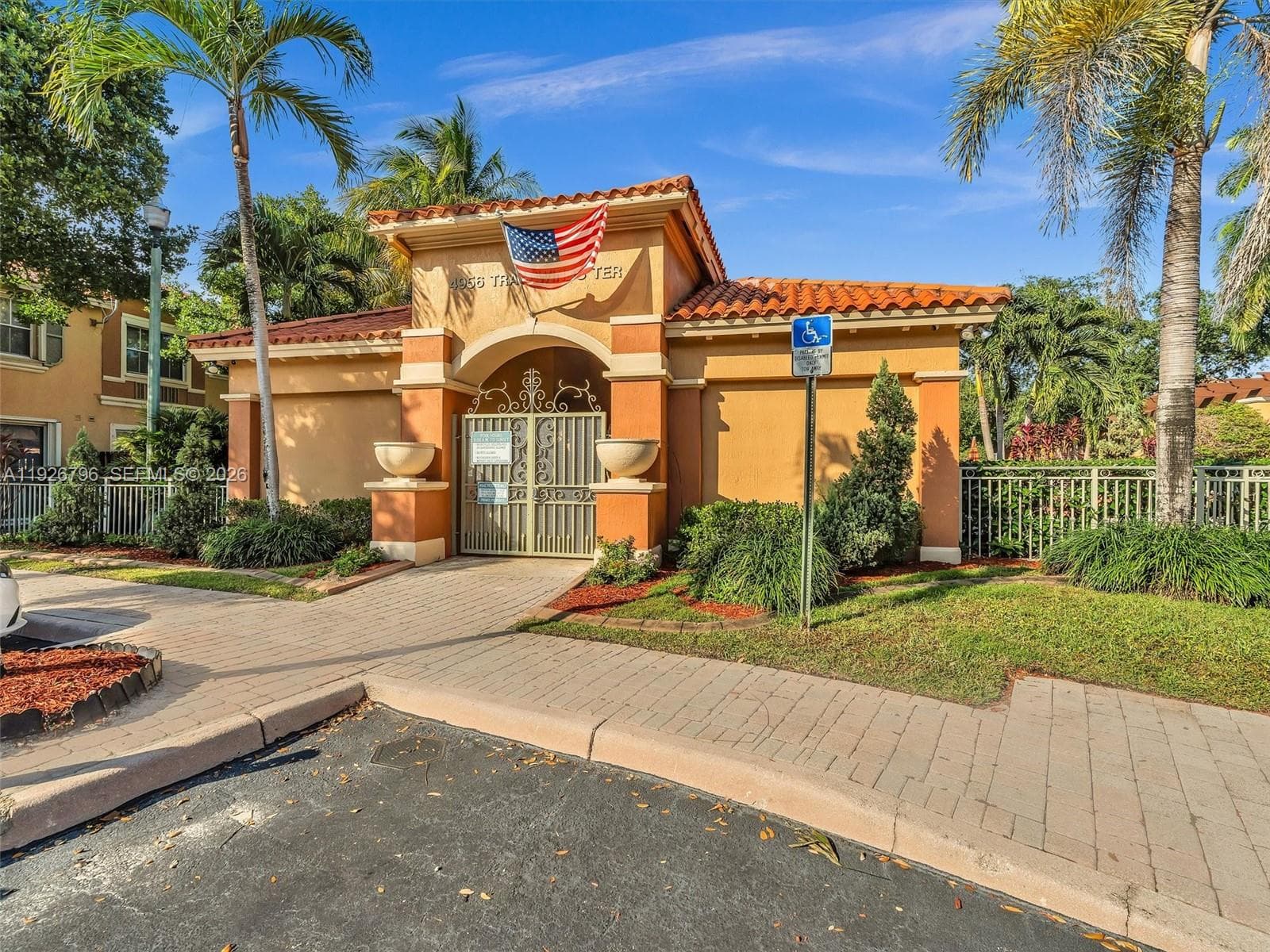 TheVILLAS AT HARBOR ISLES · #2310 in Dania Beach - Photo 2