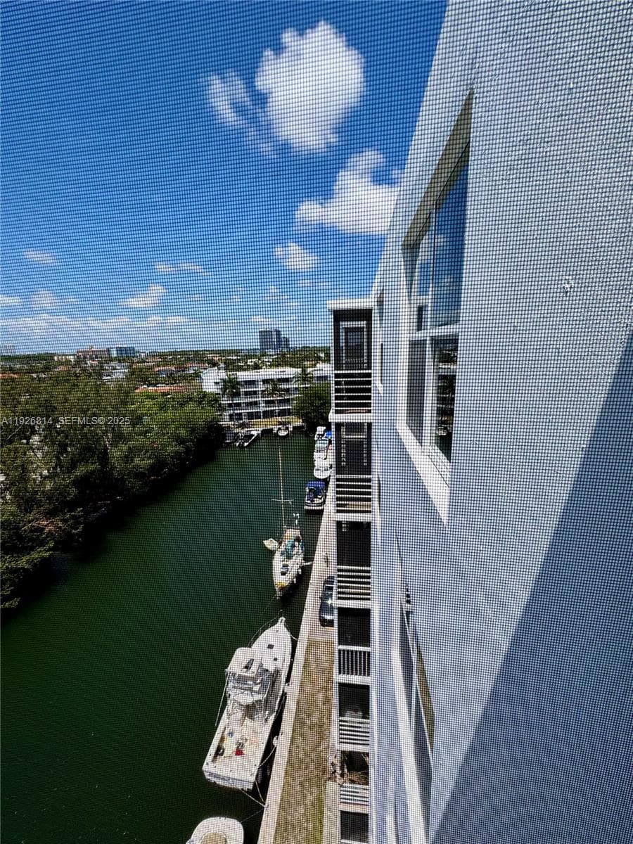 White House · #812 in North Miami Beach - Photo 28