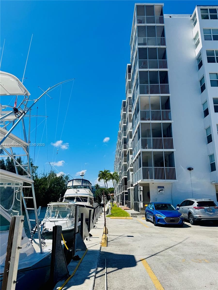 White House · #812 in North Miami Beach - Photo 34