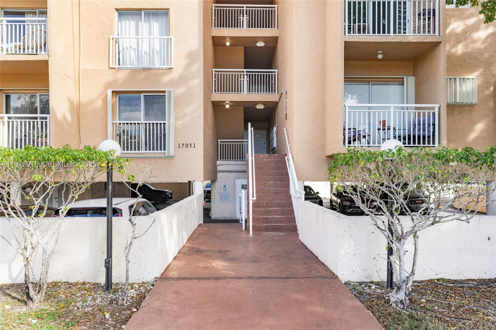 Florence Condo · #301 in North Miami Beach - Photo 2