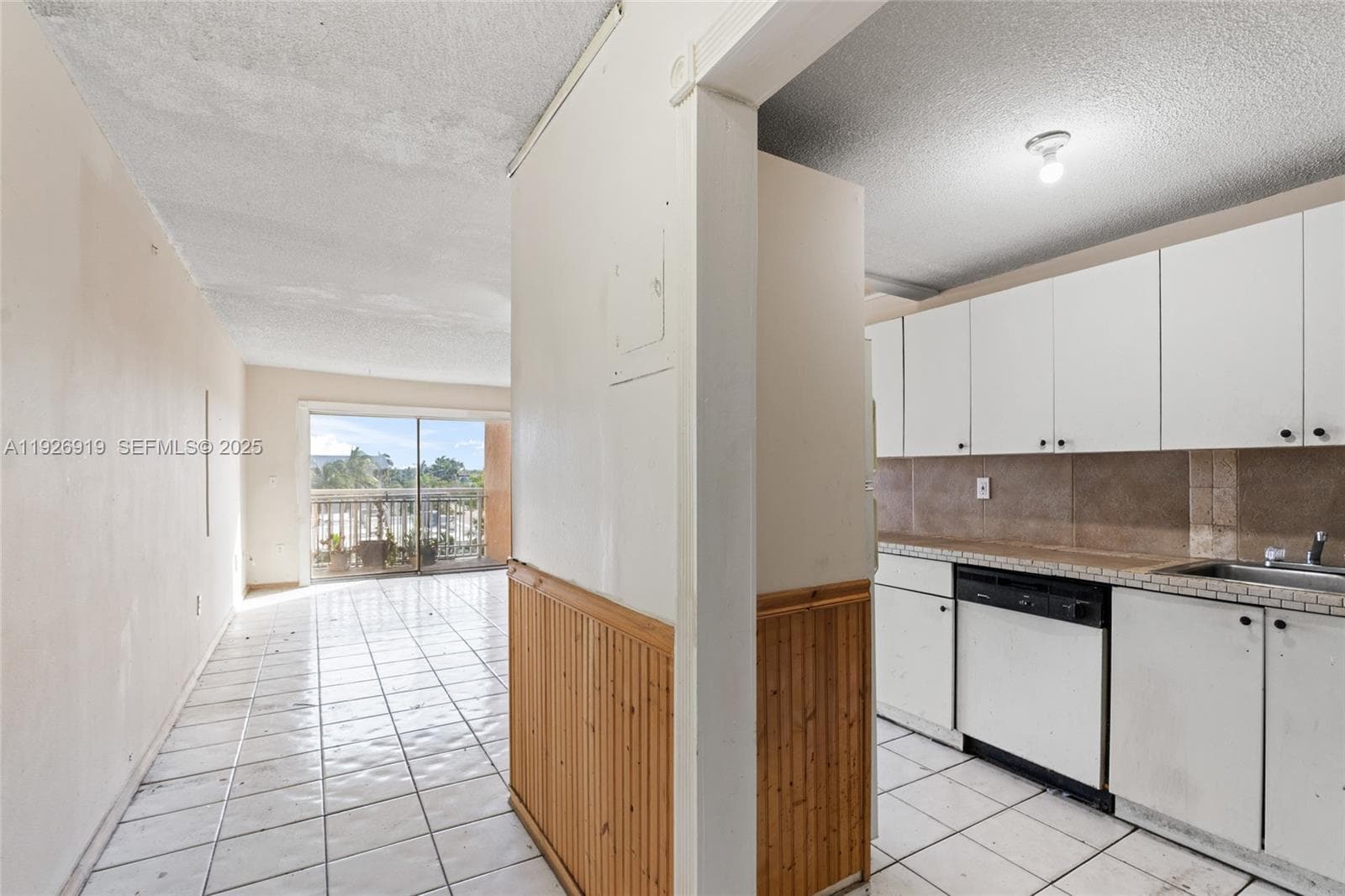 Florence Condo · #301 in North Miami Beach - Photo 5
