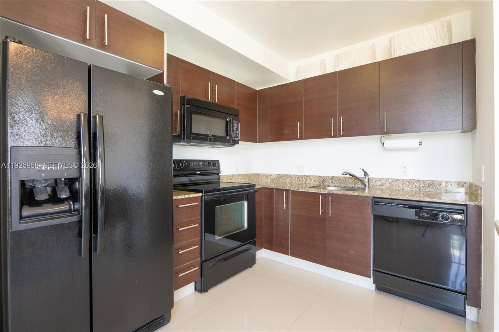 BRICKELL WAY CONDO · #703 in Miami - Photo 6