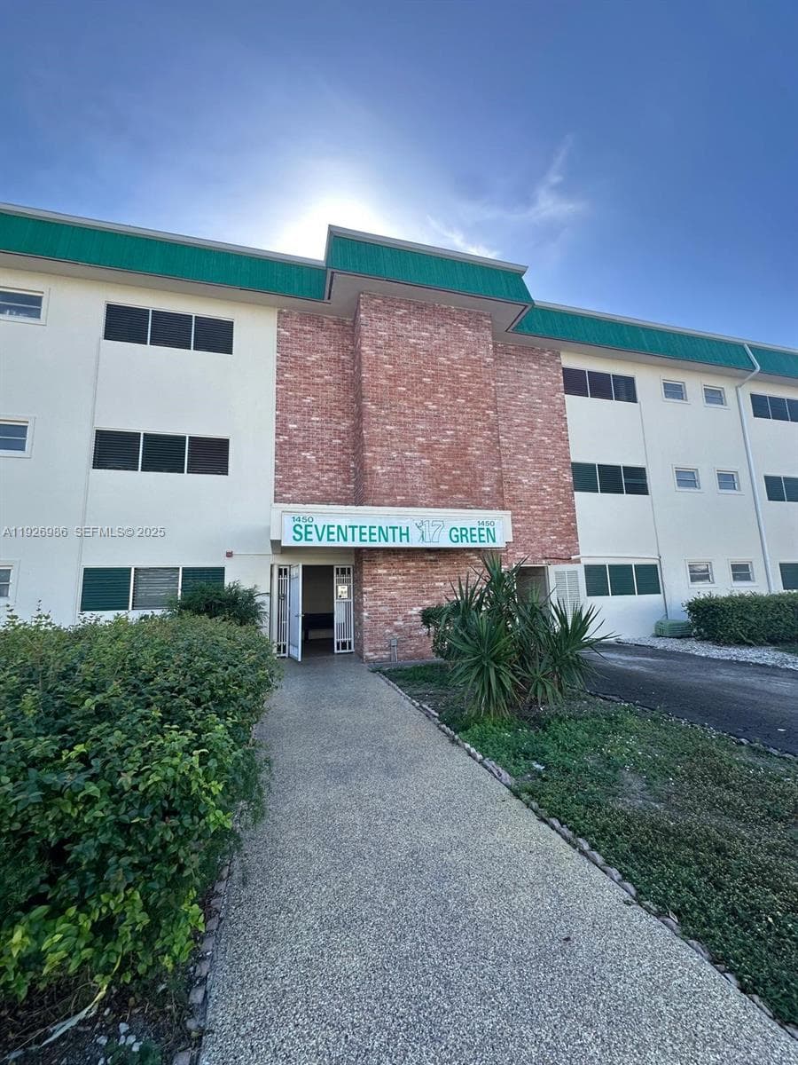 SEVENTEENTH GREEN CONDO · #204 in Hallandale Beach - Photo 2