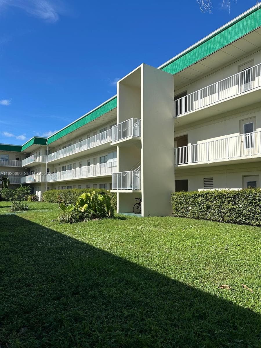 SEVENTEENTH GREEN CONDO · #204 in Hallandale Beach - Photo 3