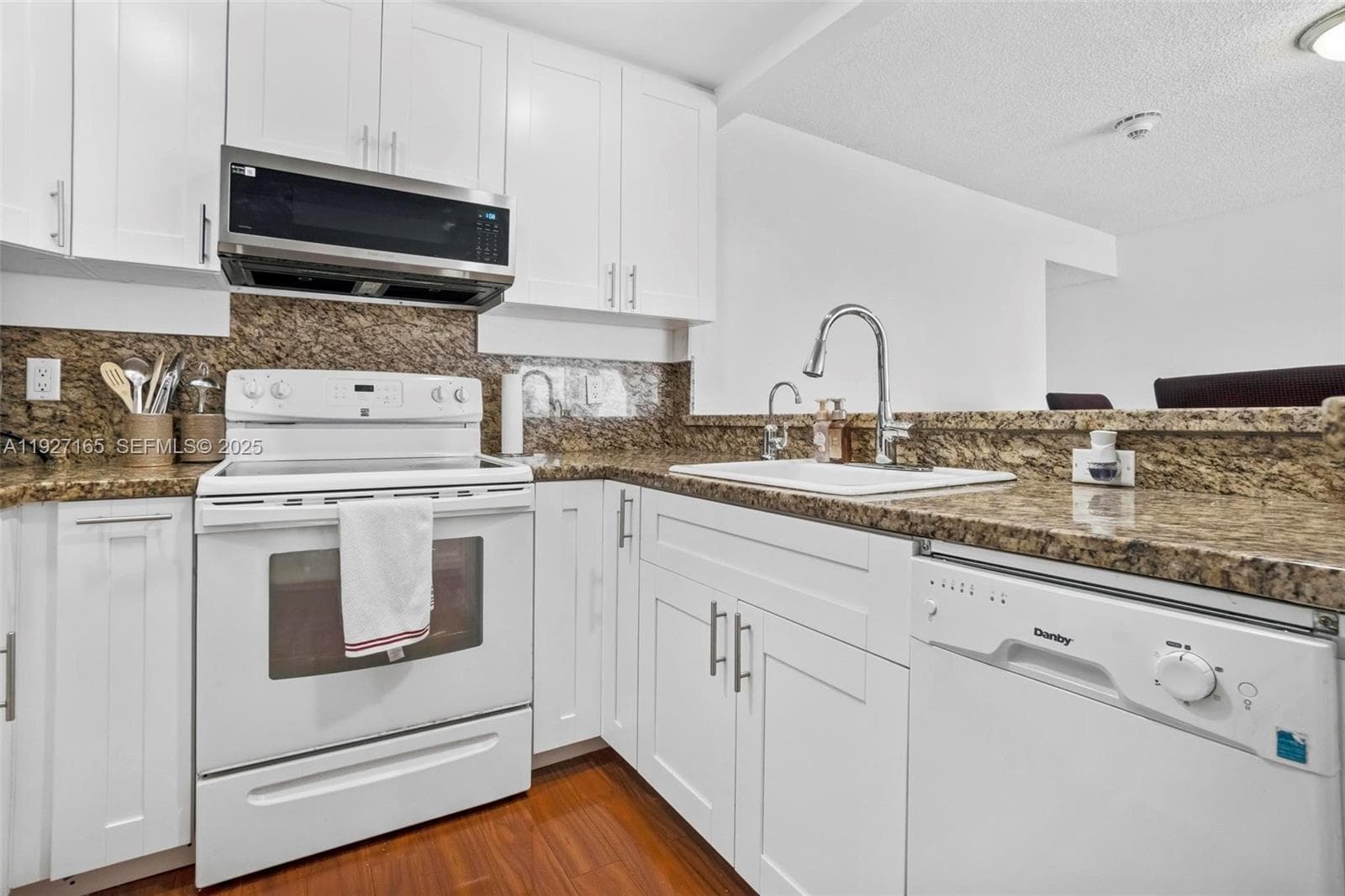 LA CANADIENNE CONDO · #308 in North Miami Beach - Photo 12