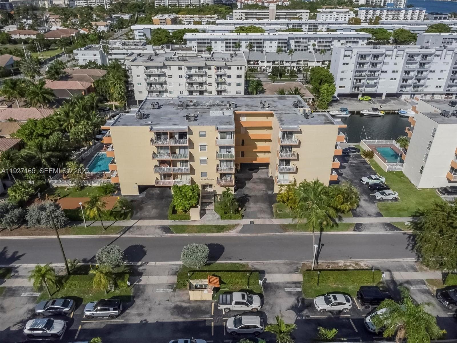 LA CANADIENNE CONDO · #308 in North Miami Beach - Photo 3