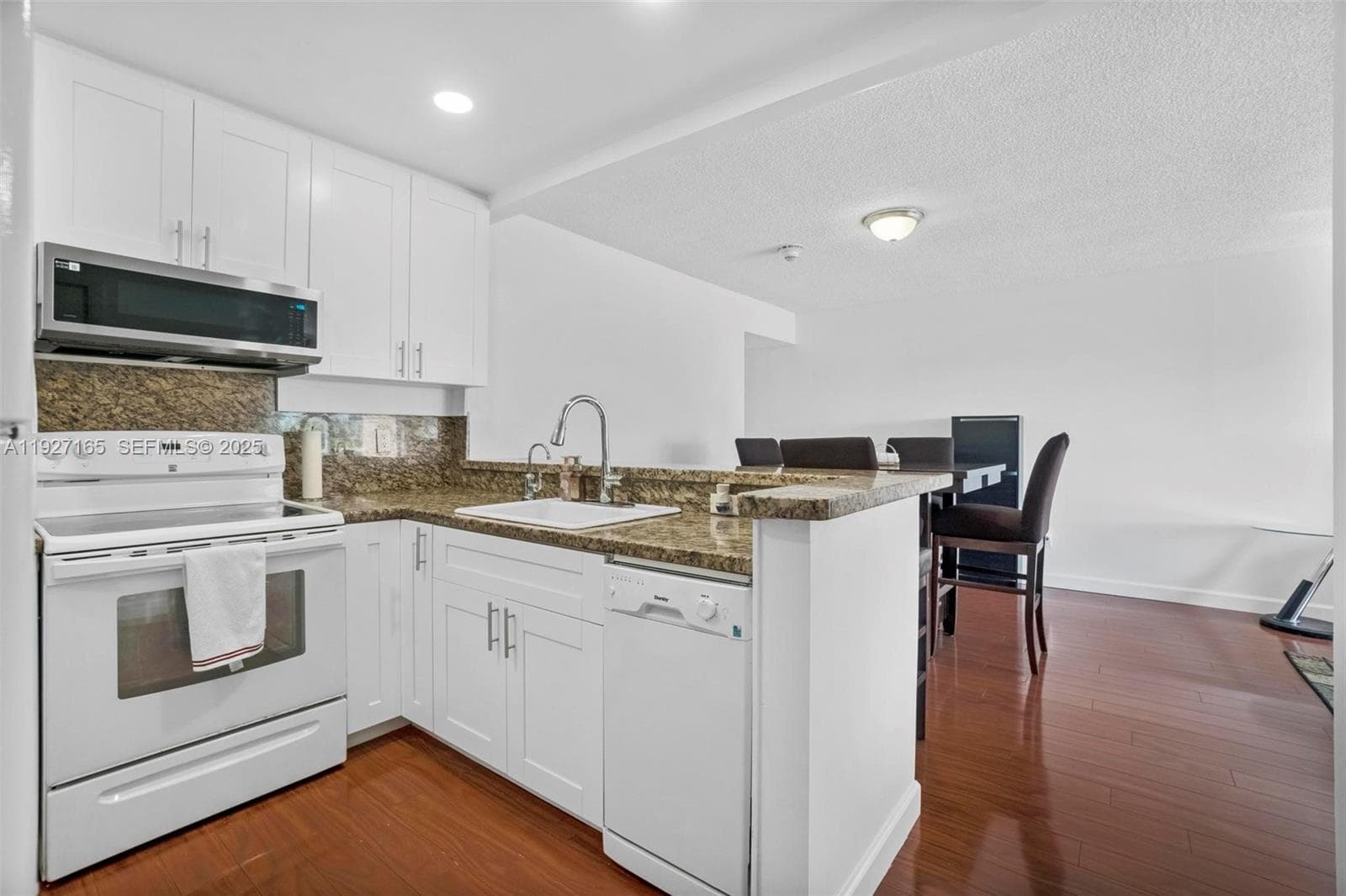 LA CANADIENNE CONDO · #308 in North Miami Beach - Photo 11