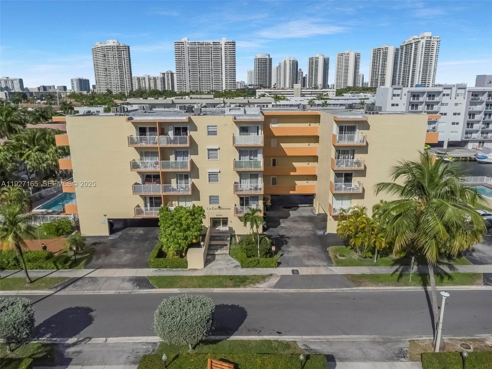 LA CANADIENNE CONDO · #308 in North Miami Beach - Photo 4