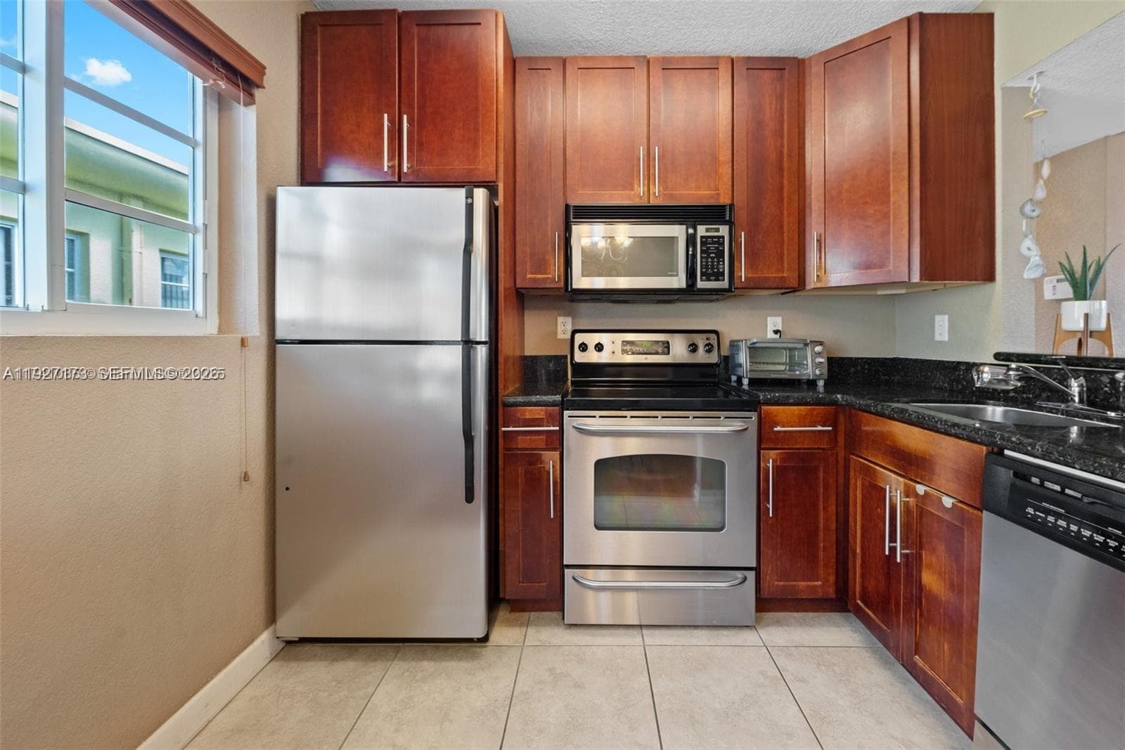 RITZ ROYAL PALM CONDO · #6 in Miami Beach - Photo 8