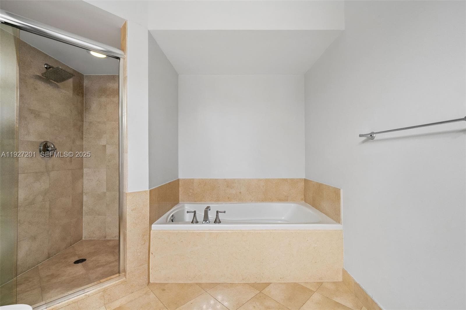 TURNBERRY VILLAGE SOUTH · #1112 in Aventura - Photo 19