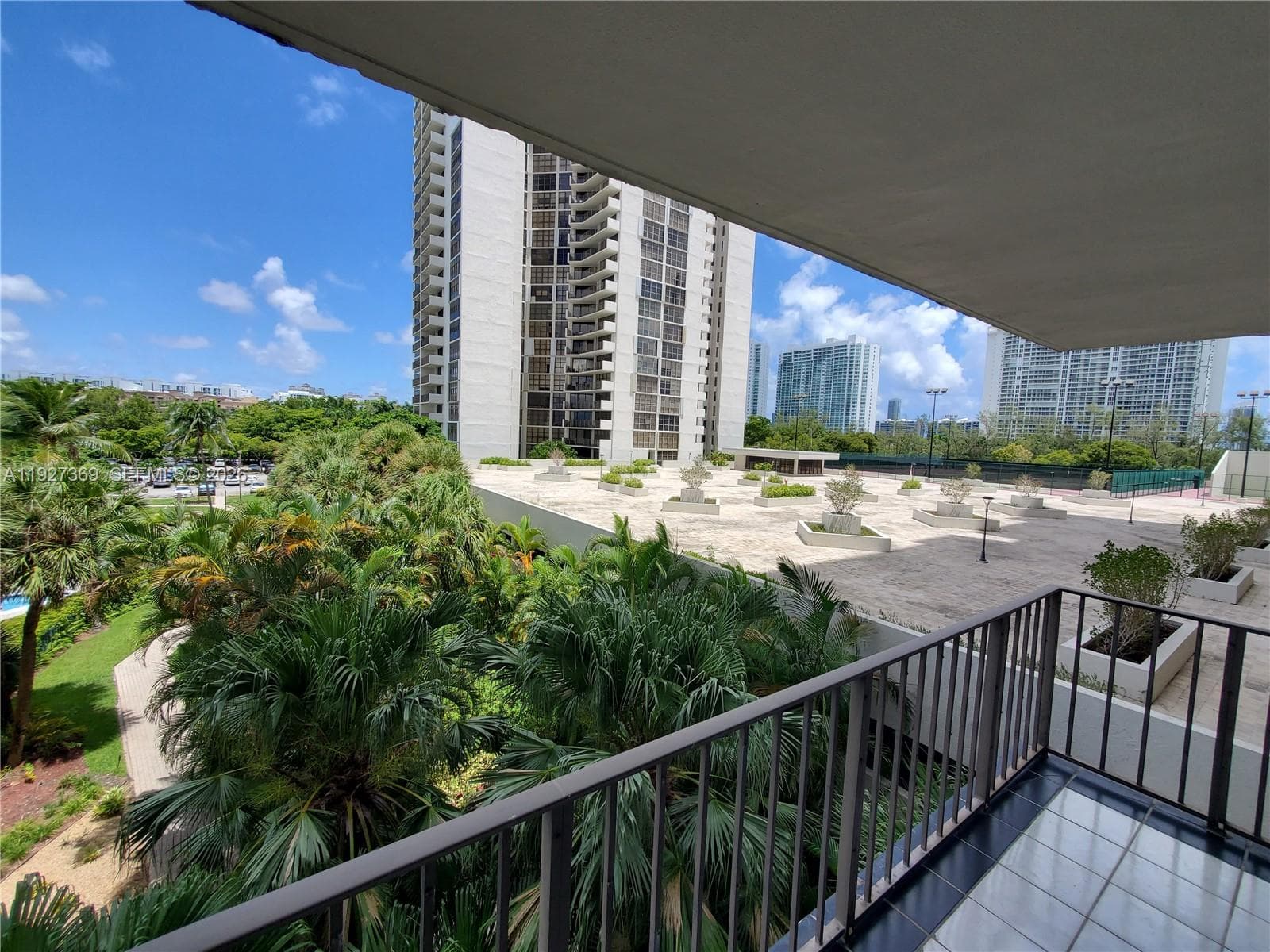 THE CLIPPER AT BISC COVE · #408 in Aventura - Photo 58