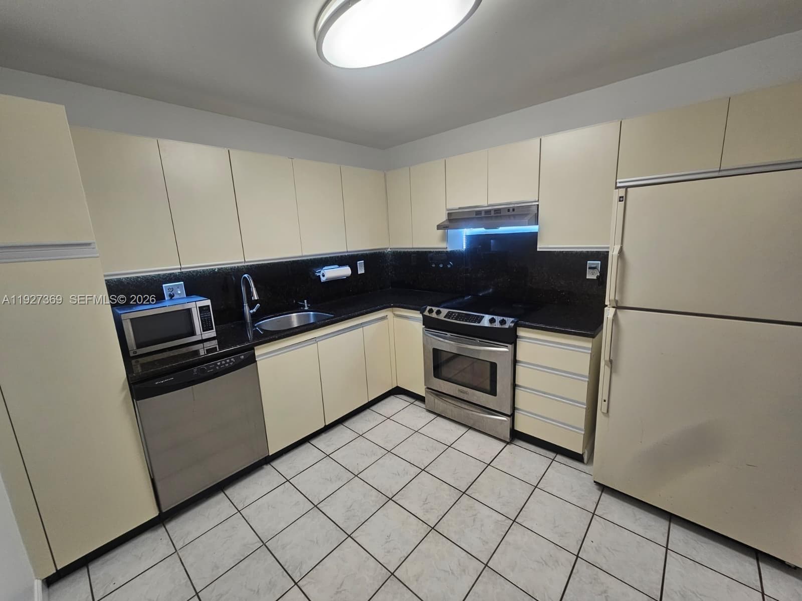 THE CLIPPER AT BISC COVE · #408 in Aventura - Photo 19