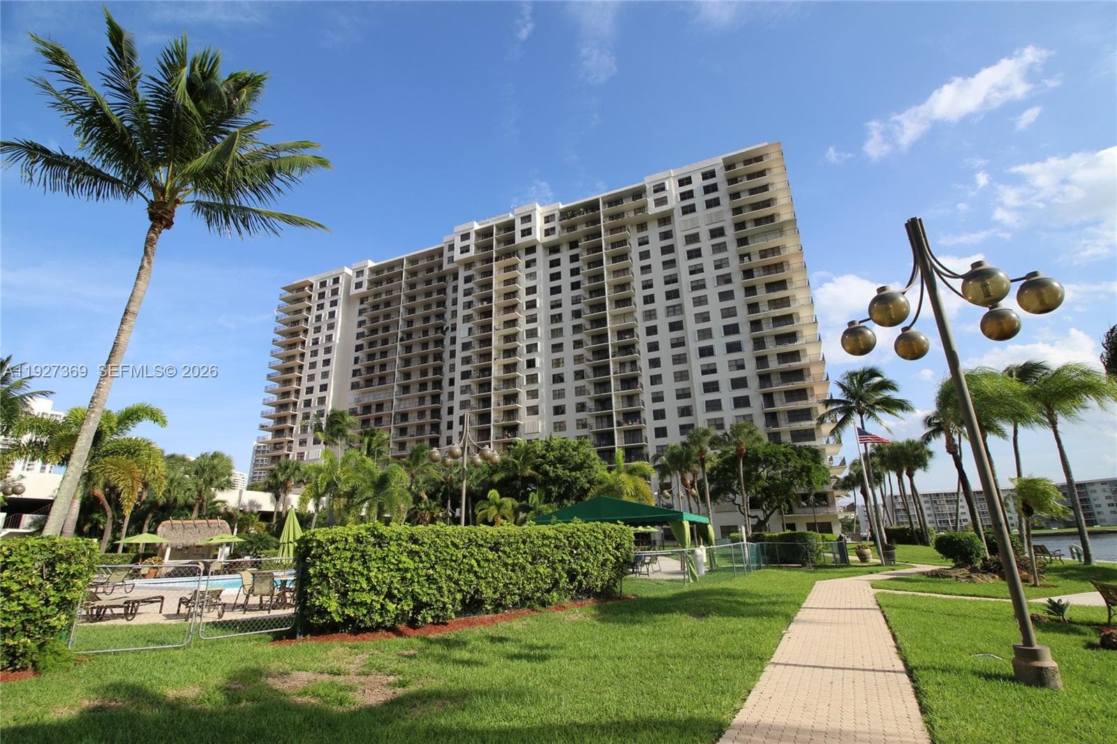 THE CLIPPER AT BISC COVE · #408 in Aventura - Photo 44