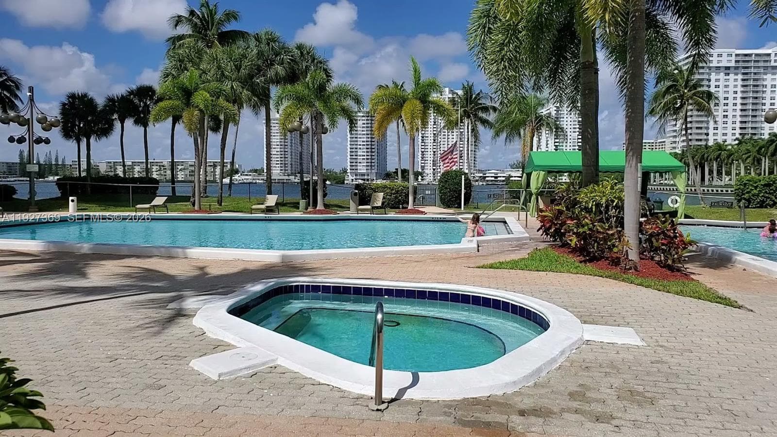 THE CLIPPER AT BISC COVE · #408 in Aventura - Photo 4