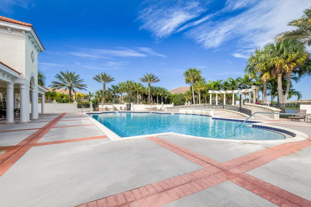 Paloma's Community Pool