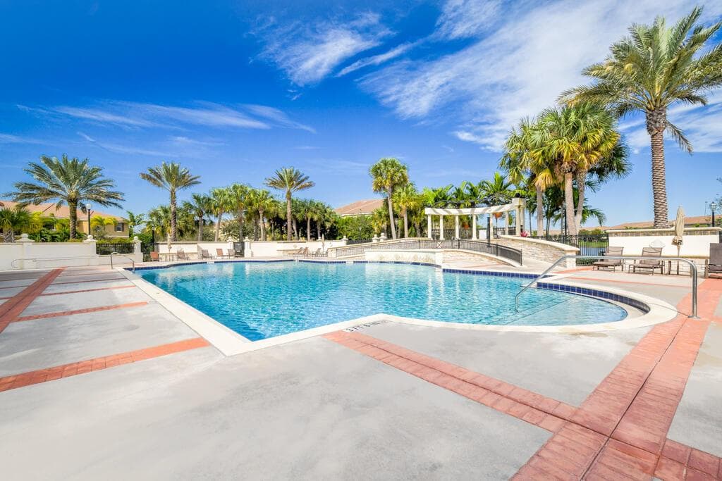 Paloma's Community Pool