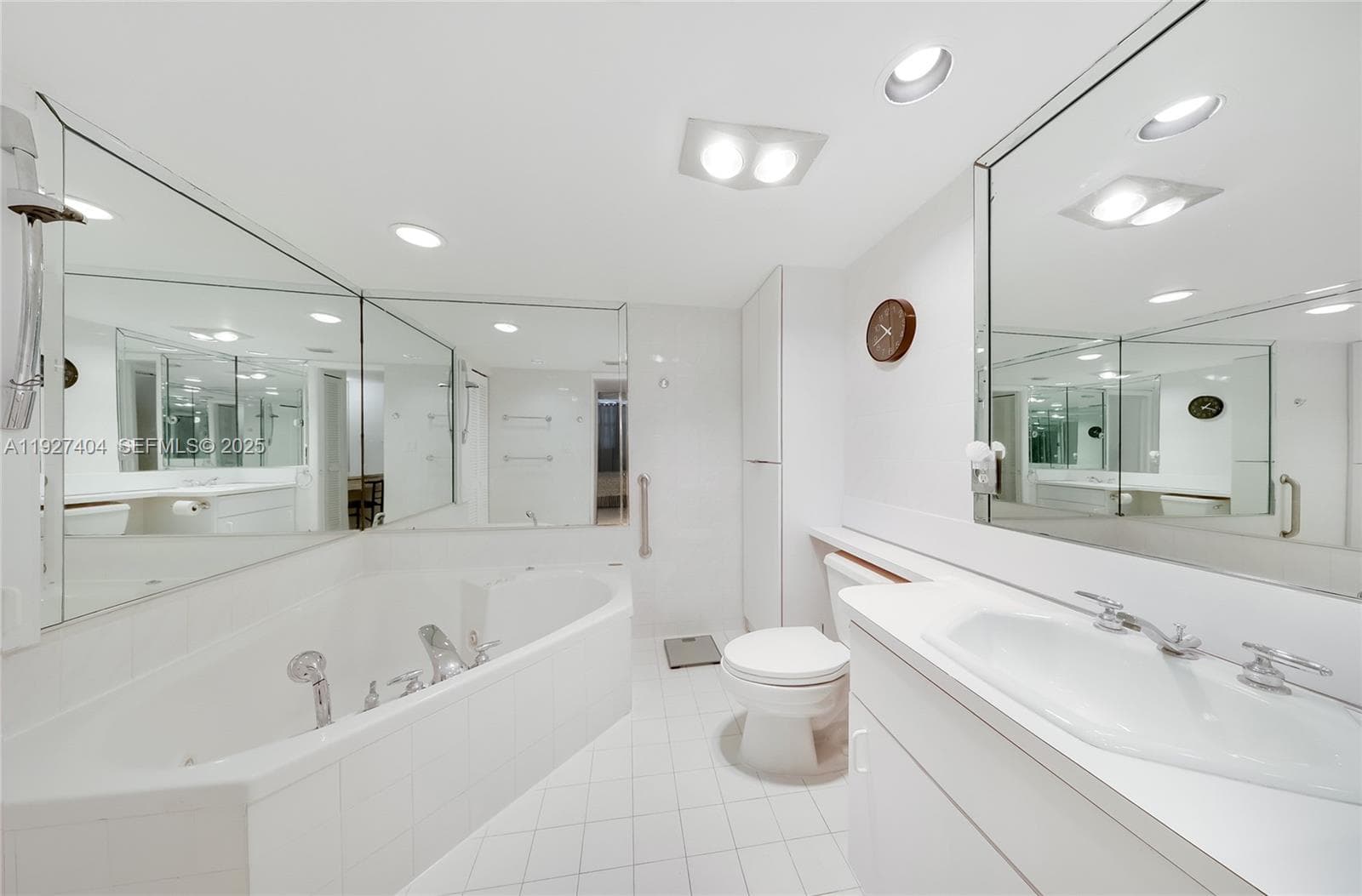 ROYAL ATLANTIC CONDO · #224 in Miami Beach - Photo 5