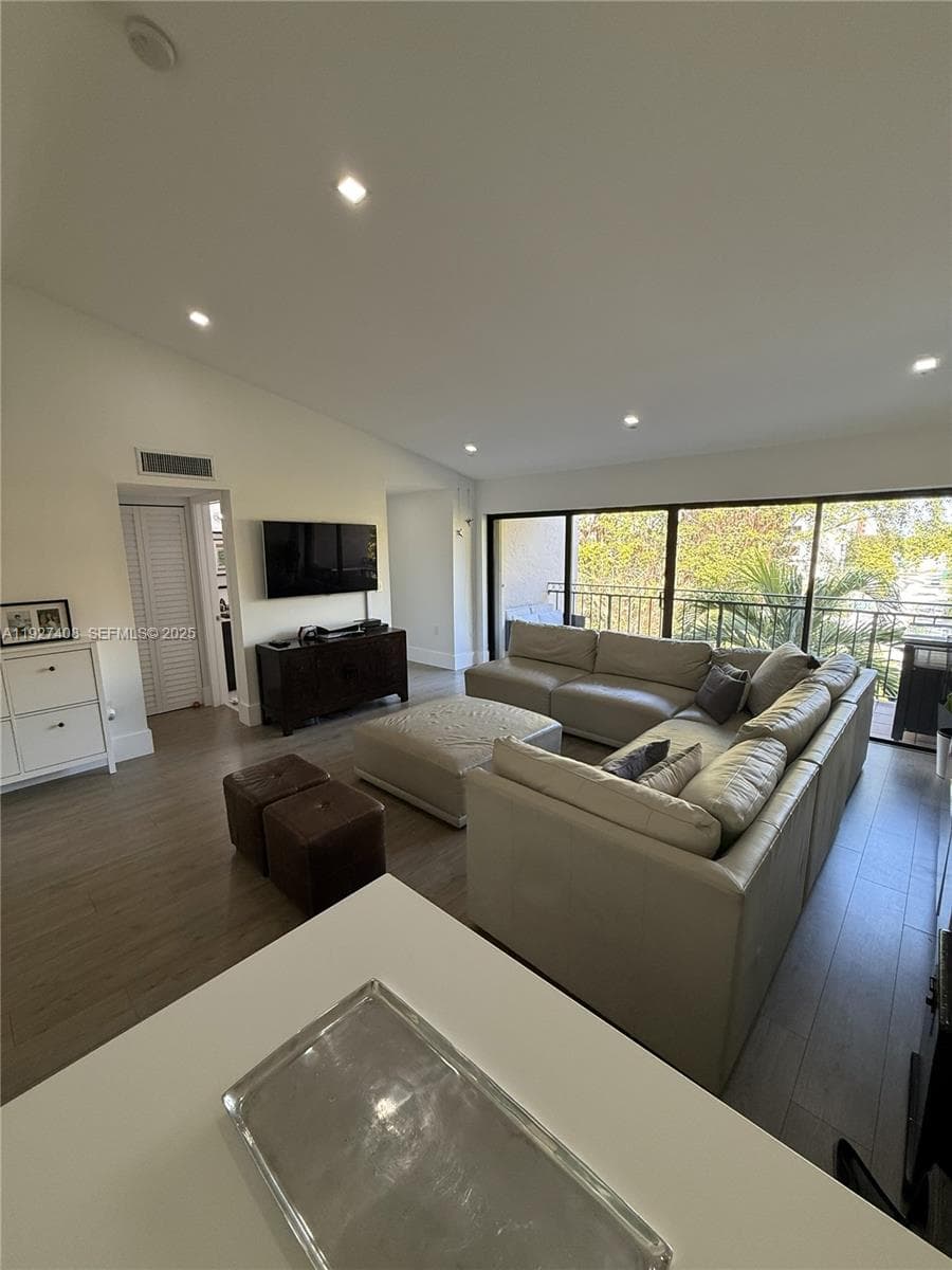 Palm Crest Villas · #208 in Miami - Photo 3