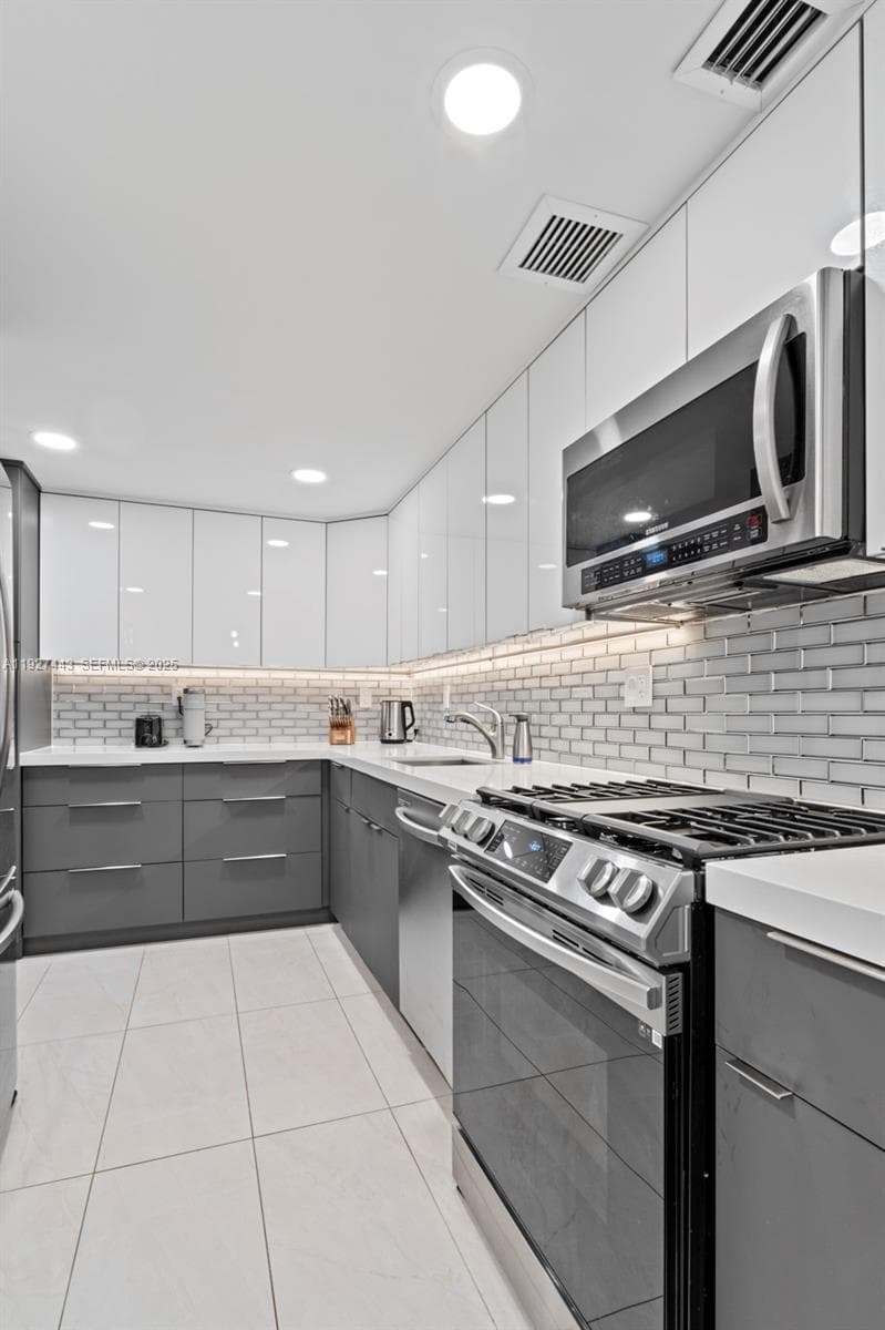PARKER TOWER CONDO · #511 in Hallandale Beach - Photo 8