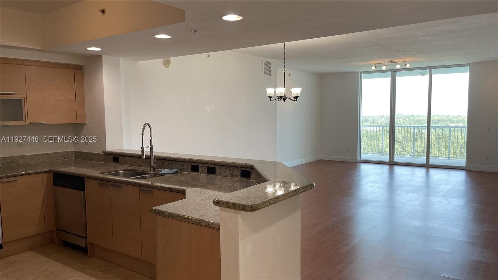 THE OAKS I CONDO · #1901 in North Miami - Photo 2