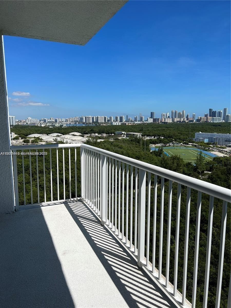 THE OAKS I CONDO · #1901 in North Miami - Photo 1