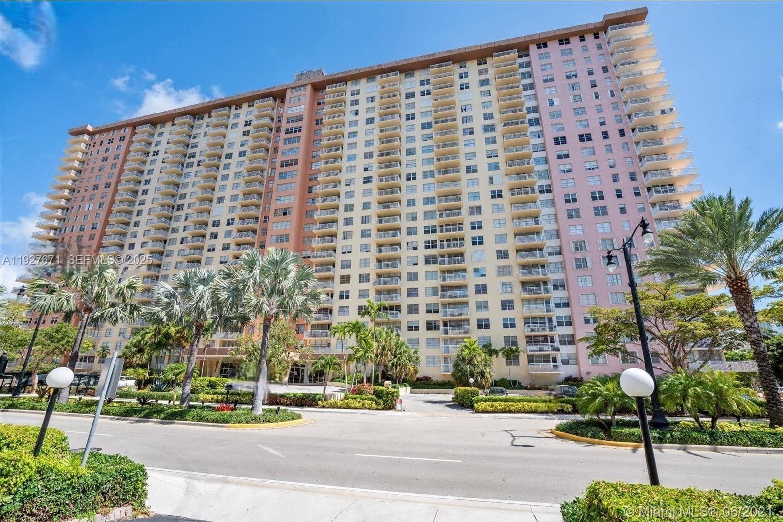 WINSTON TOWERS 200 · #2115 in Sunny Isles Beach - Photo 27