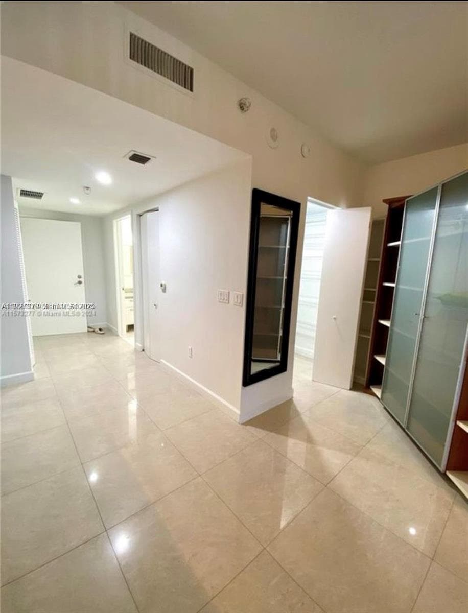 Latitude on the River · #1406 in Miami - Photo 18