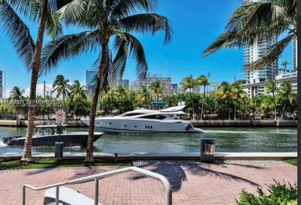 Latitude on the River · #1406 in Miami - Photo 35