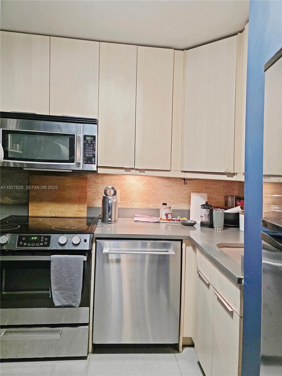 SOUTH BAY CLUB CONDO · #524 in Miami Beach - Photo 4
