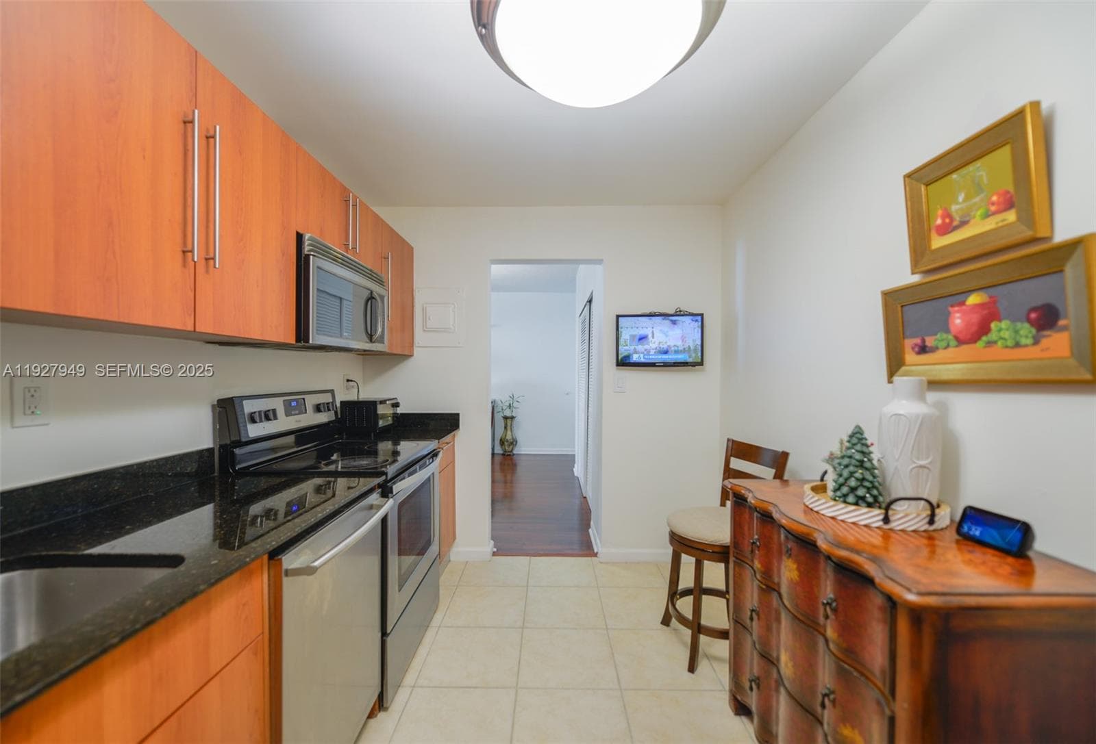 RESIDENCES ON HOLLYWOOD B · #514 in Hollywood - Photo 10
