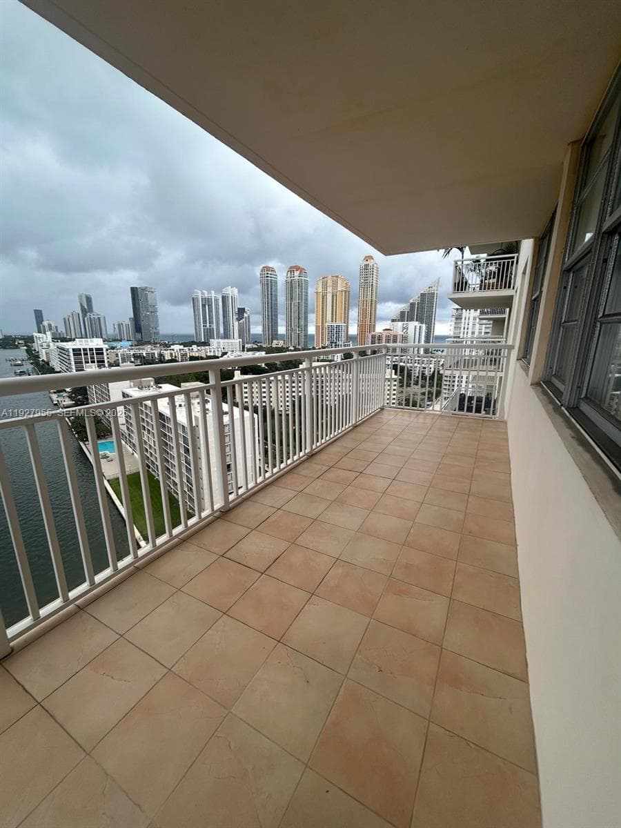 WINSTON TOWERS 200 · #1820 in Sunny Isles Beach - Photo 12