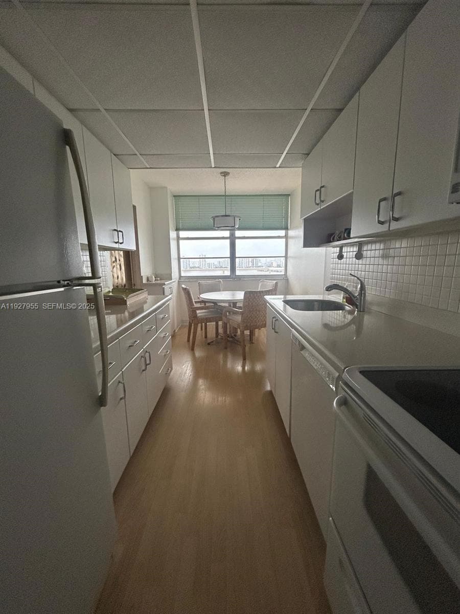 WINSTON TOWERS 200 · #1820 in Sunny Isles Beach - Photo 3
