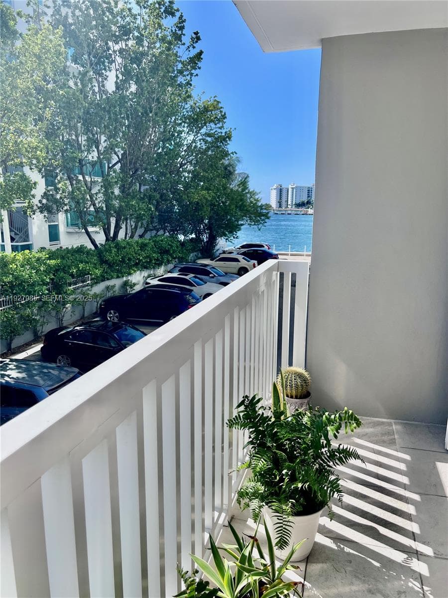 Villa Vista · #203 in Miami Beach - Photo 17