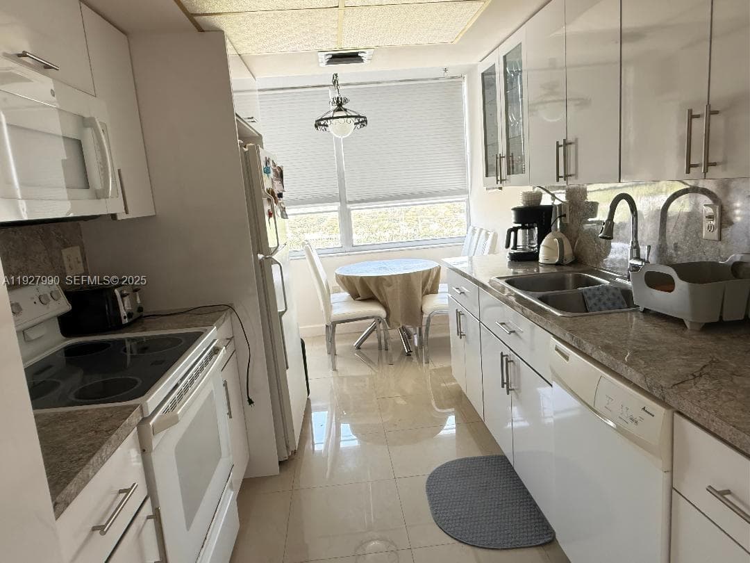 DEL PRADO MARINA · #1505 in Aventura - Photo 2