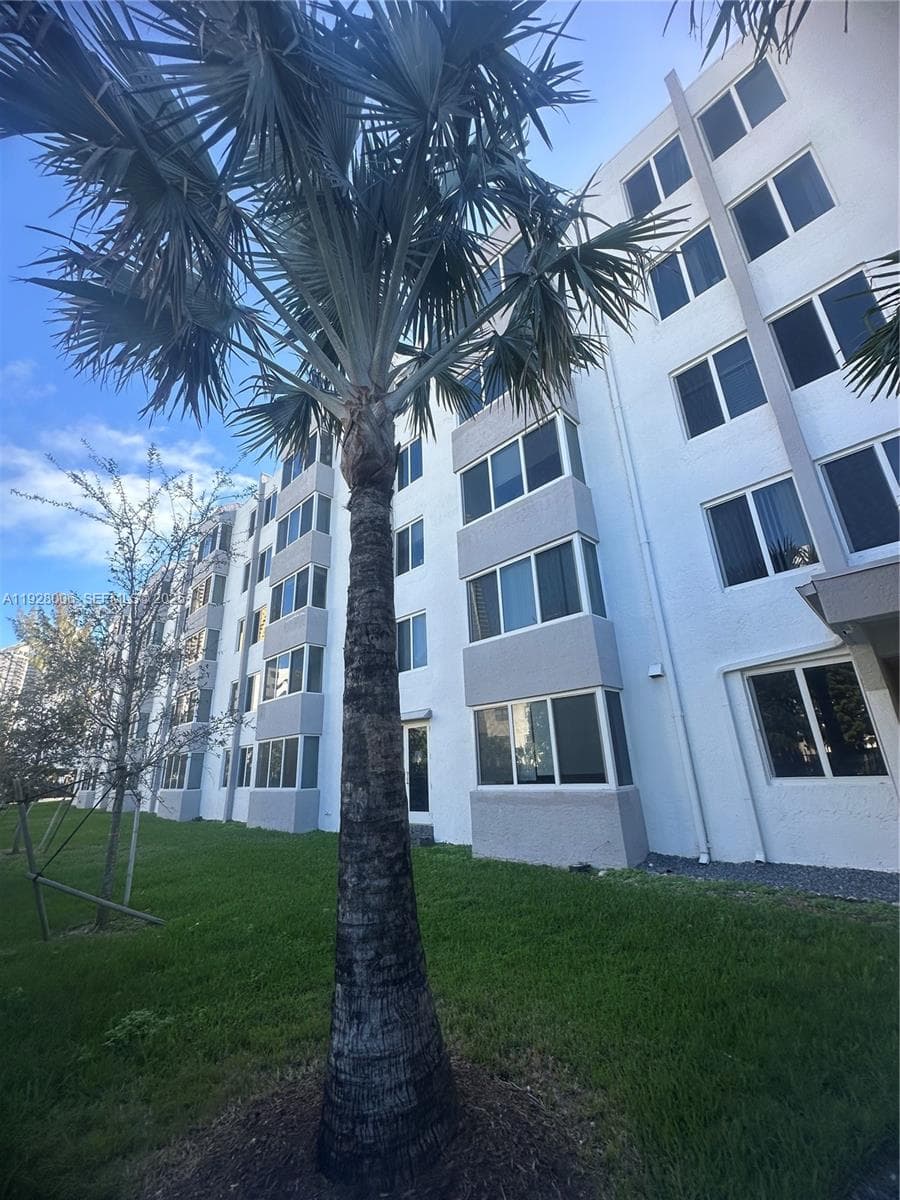 CARIBBEAN BREEZE CONDO · #254 in Sunny Isles Beach - Photo 3