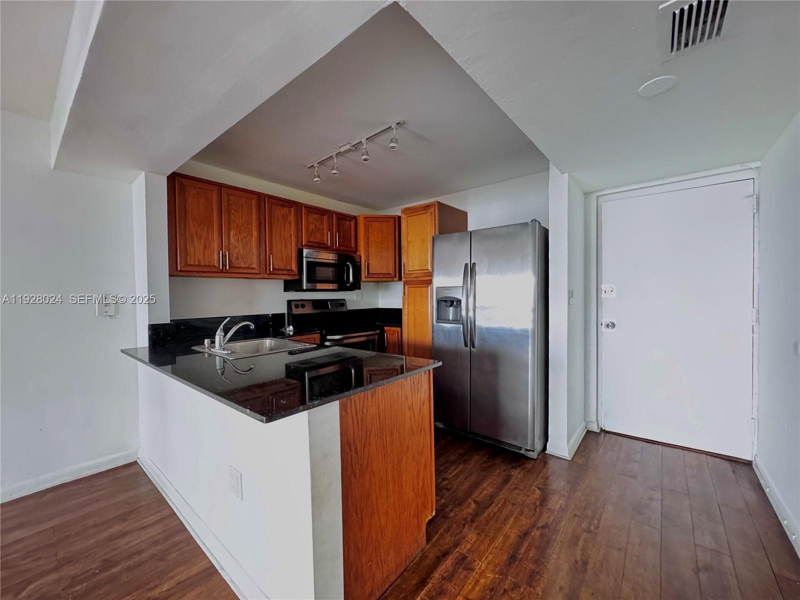 WEST OAKS CONDO · #302 in Miami Beach - Photo 6
