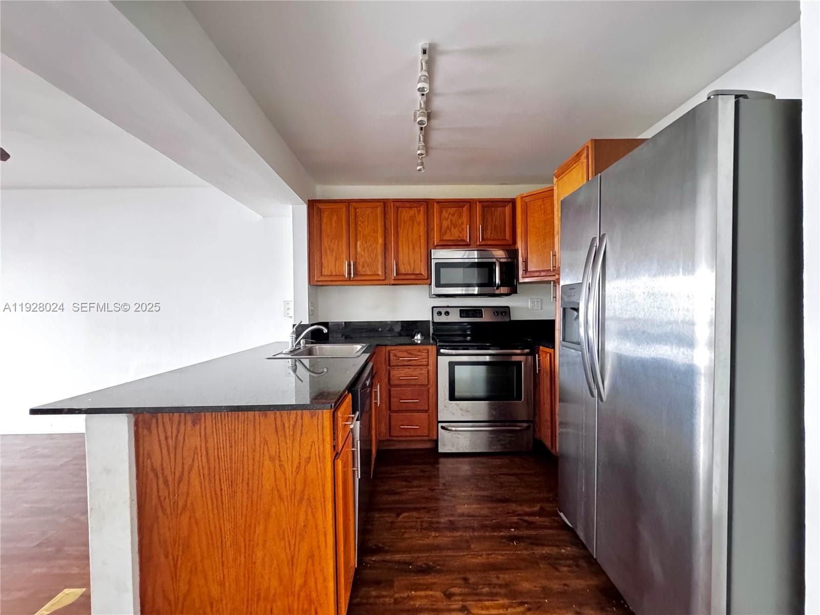 WEST OAKS CONDO · #302 in Miami Beach - Photo 7