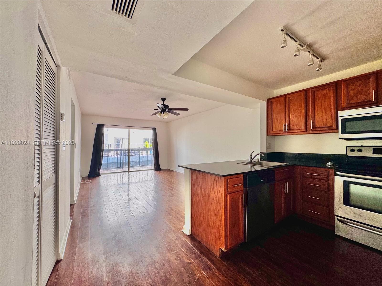 WEST OAKS CONDO · #302 in Miami Beach - Photo 10