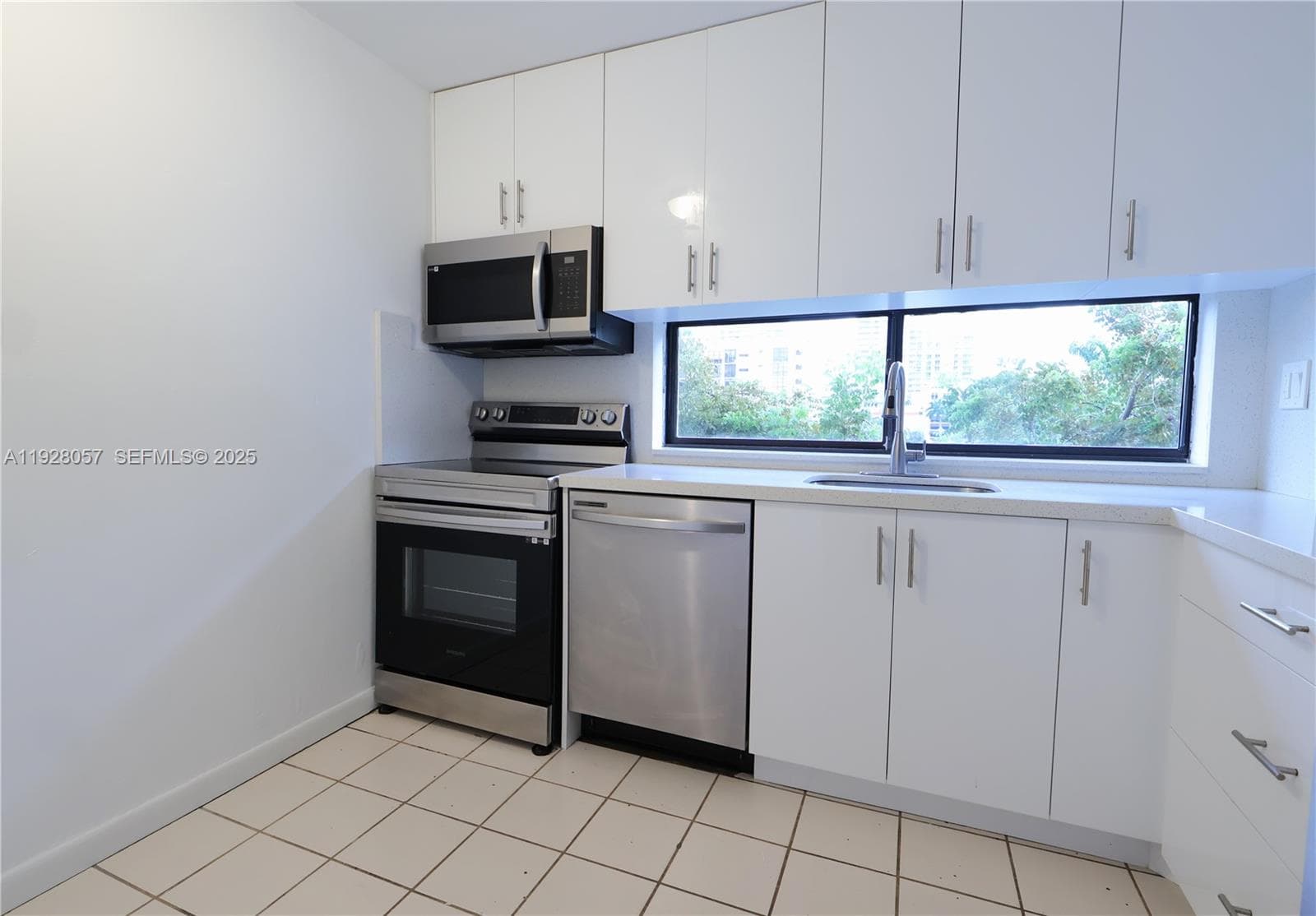 PLAZA OF AMERICAS CONDO P · #517 in Sunny Isles Beach - Photo 4