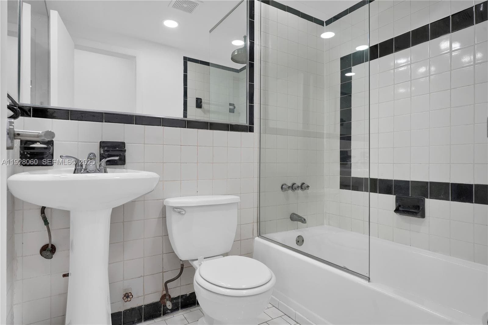ALOHA CONDO · #204 in Miami Beach - Photo 13