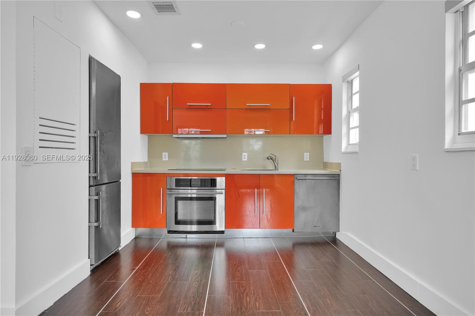 ALOHA CONDO · #204 in Miami Beach - Photo 4