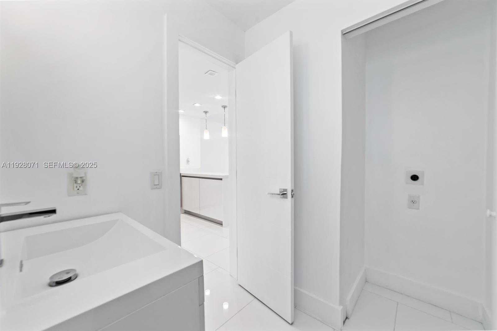 Enclave Shores Condo · #34 in North Miami Beach - Photo 11