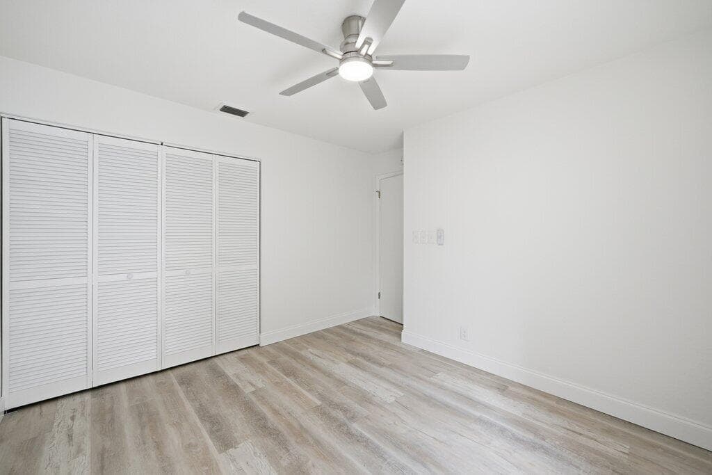 Guest 2nd Bedroom Entry