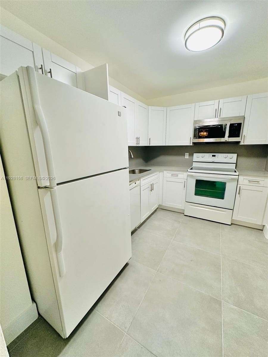 MANATEE CONDO · #207 in Surfside - Photo 8