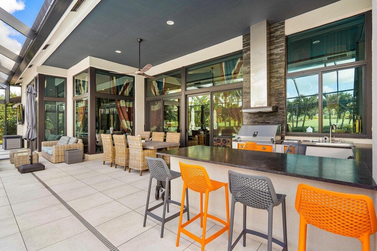 Outdoor bar and summer kithcen